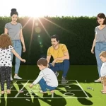 1-familia-pais-e-criancas-brincando-de-amarelinha-na-grama