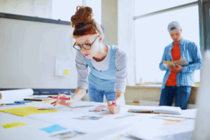 estudante organizado o trabalho escolar