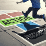 ilustração-garoto-pulando-a-palavra-procrastinação-escrita-em-uma-amarelinha2